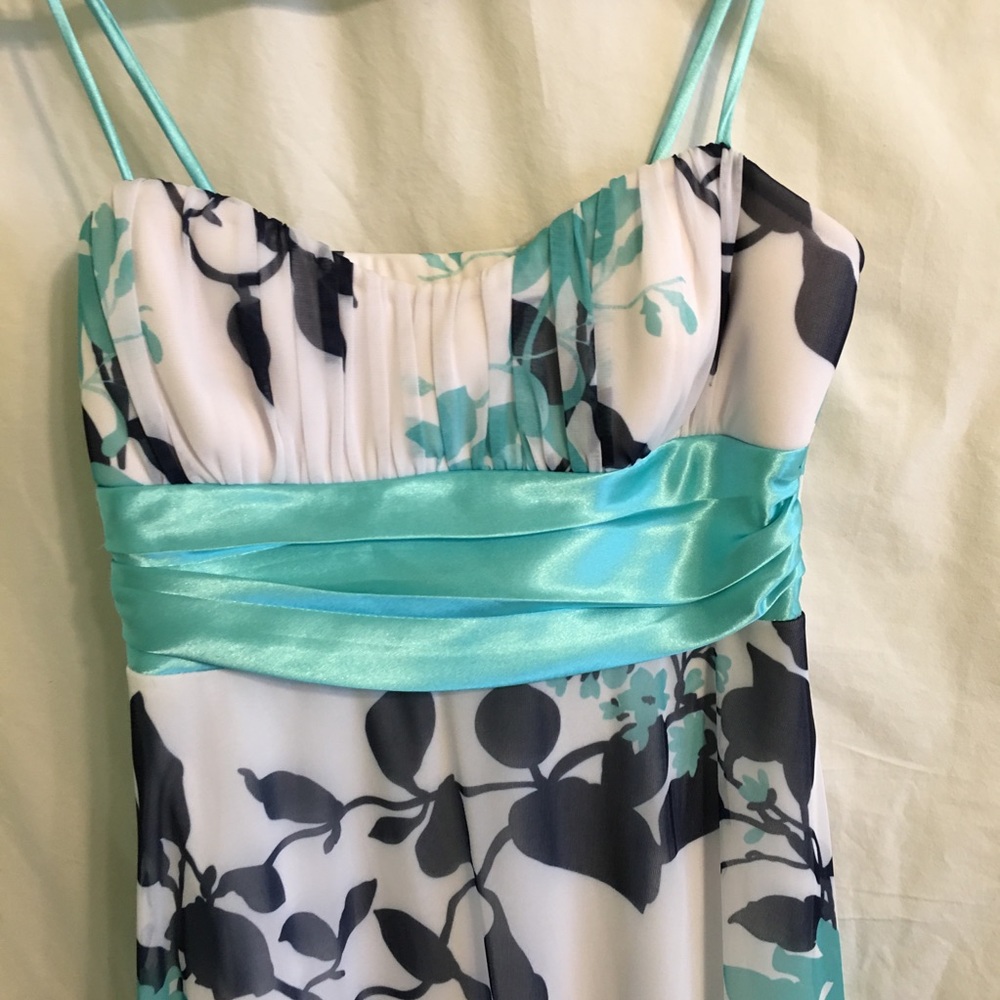 Dress - Picture 3 of 6